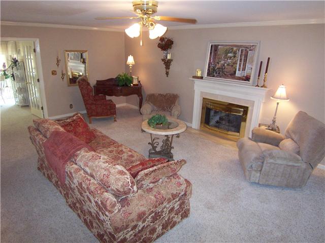 110 La View Road Hendersonville, TN 37075 - Photo 3 of 12 Living Room, additional view of furniture placement opportunities.