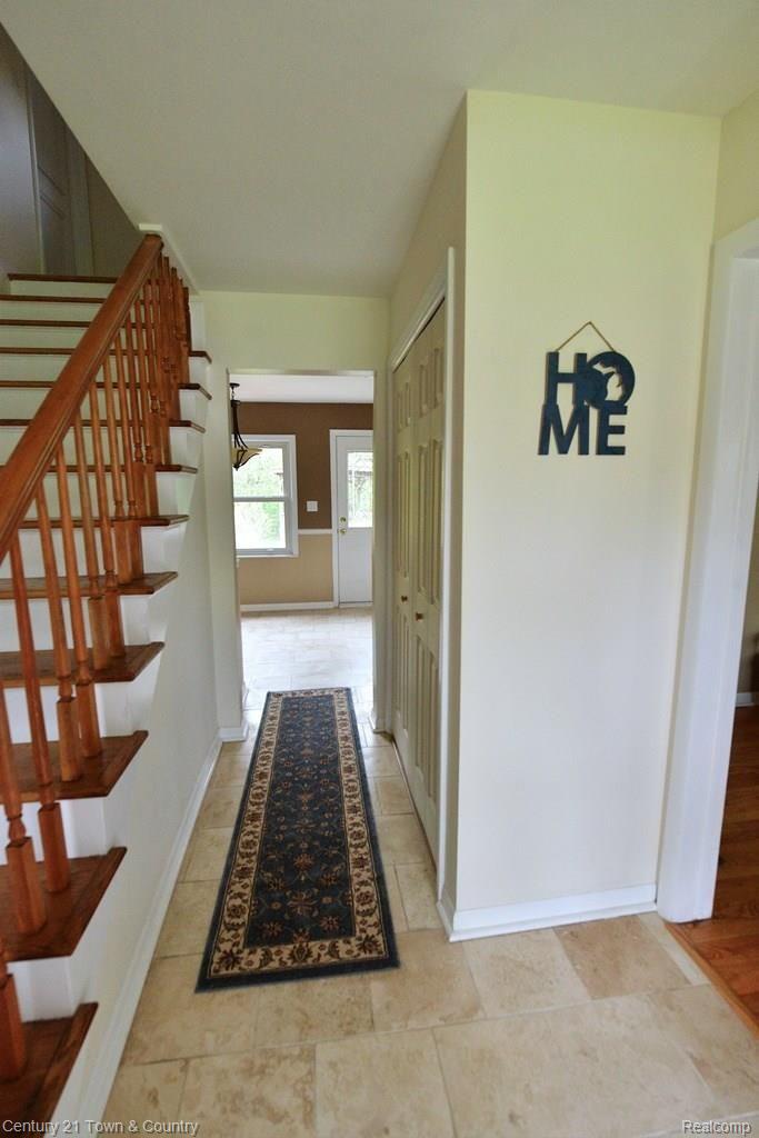 27944 Brandywine Road Farmington, MI 48334 - Photo 32 of 49 Interior Hallway 50.jpg