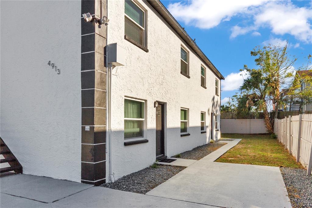 4913 East Temple Heights Road, Unit A Tampa, FL 33617 - Photo 2 of 41