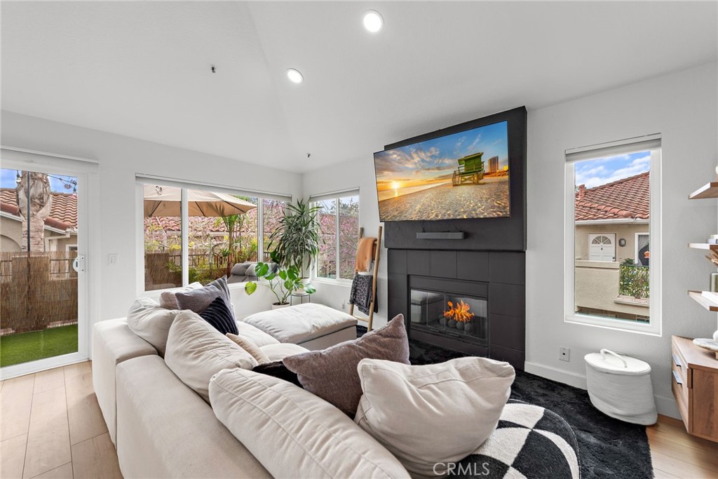 112 Cinnamon Teal Aliso Viejo, CA 92656 - Photo 2 of 32