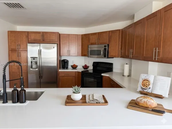 $540,000 | 8390 Southwest 72nd Avenue, Unit 519, Miami, FL 33143