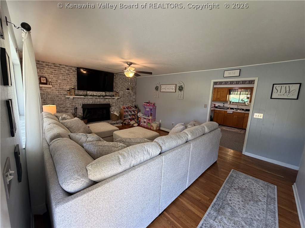 4929 Sandhill Road Point Pleasant, WV 25550 - Photo 5 of 28 Livingroom