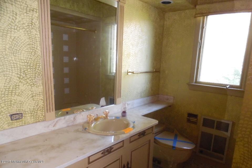 355 East Freehold Road Freehold, NJ 07728 - Photo 27 of 39 bath 4