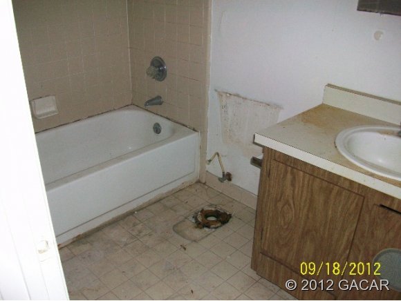 826 Southwest 64th Terrace Gainesville, FL 32607 - Photo 4 of 23