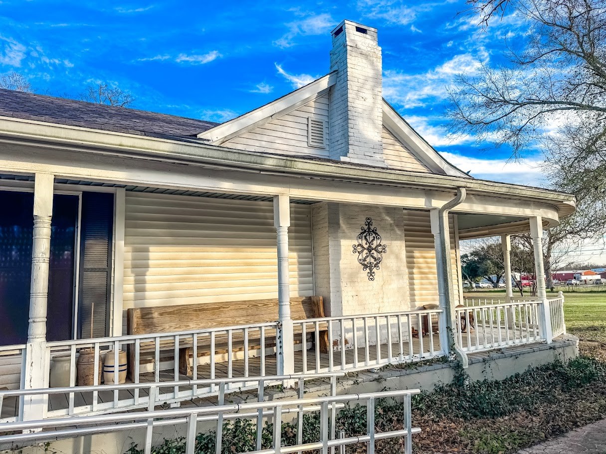 618 West Main Street Fairfield, TX 75840 - Photo 20 of 23 a front view of a house with a large tree