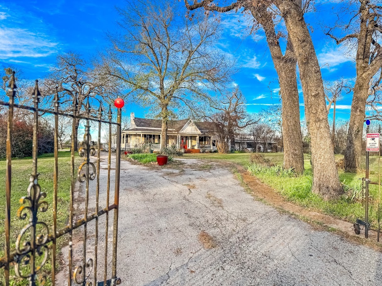 618 West Main Street Fairfield, TX 75840 - Photo 2 of 23
