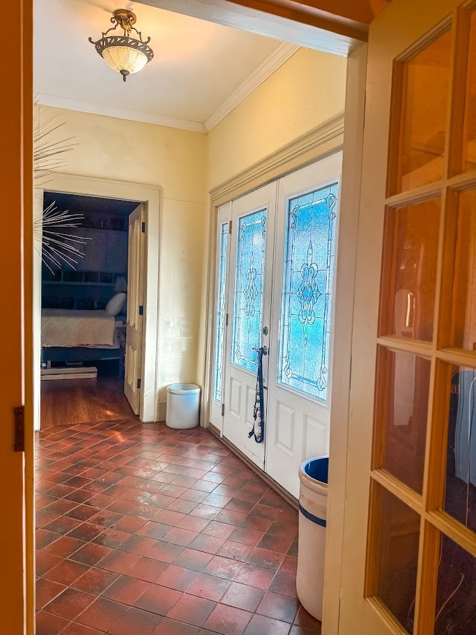 618 West Main Street Fairfield, TX 75840 - Photo 3 of 23 a view of an entryway with a livingroom