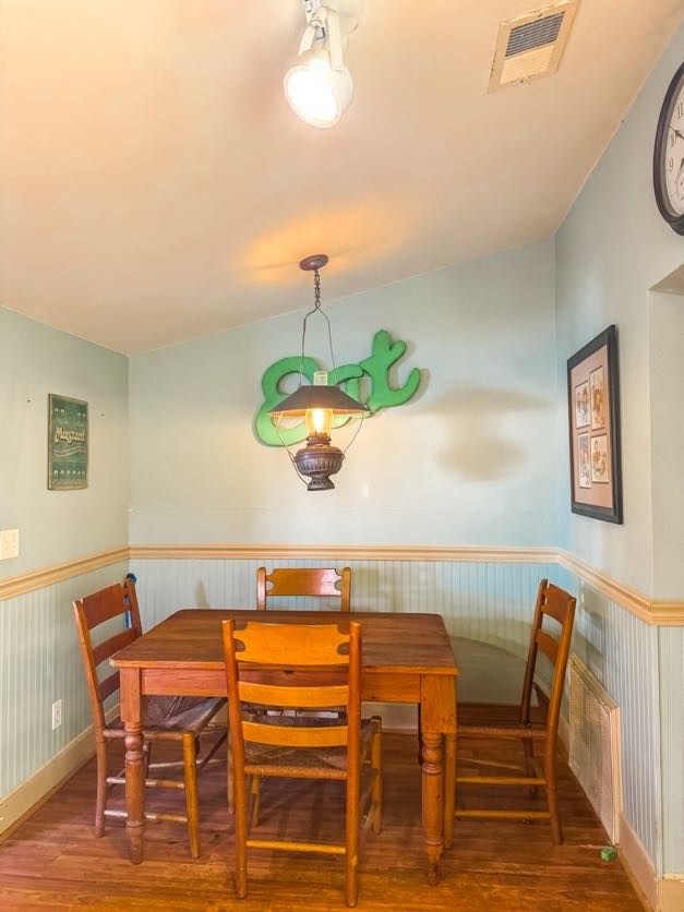 618 West Main Street Fairfield, TX 75840 - Photo 10 of 23 a view of a dining room with furniture