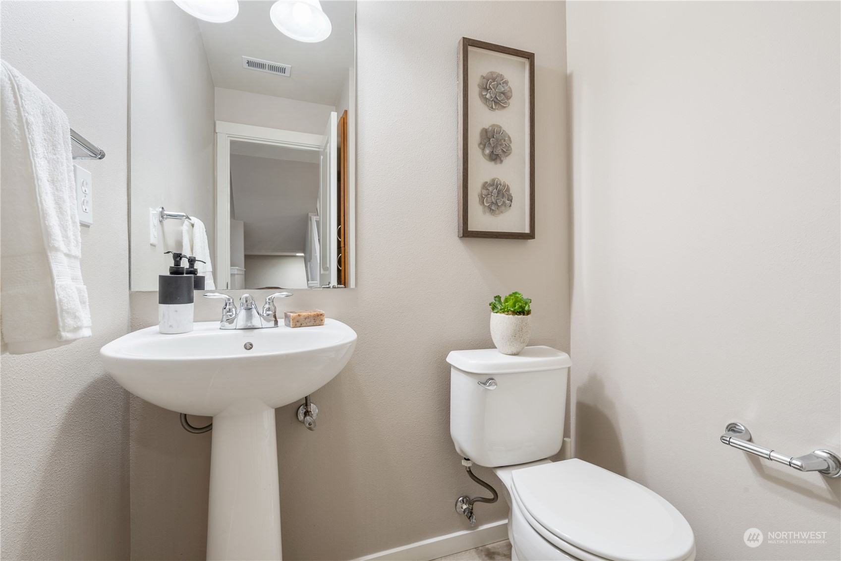 149 Cougar Ridge Road Northwest Issaquah, WA 98027 - Photo 15 of 37 a bathroom with a toilet sink and mirror