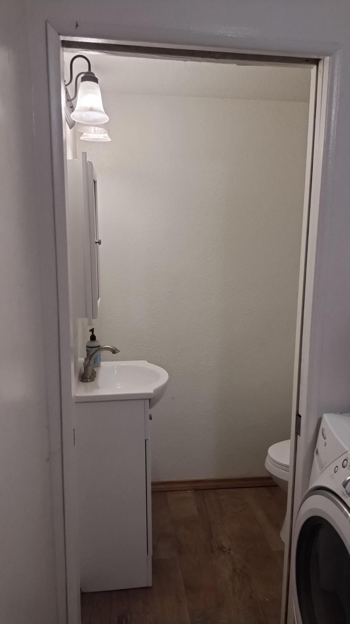 594 Loop Drive Springville, CA 93265 - Photo 25 of 68 26-Half bath past laundry room