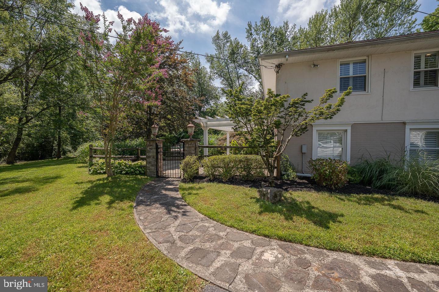 327 Strathmore Road Bryn Mawr, PA 19010 - Photo 45 of 54 Exterioir