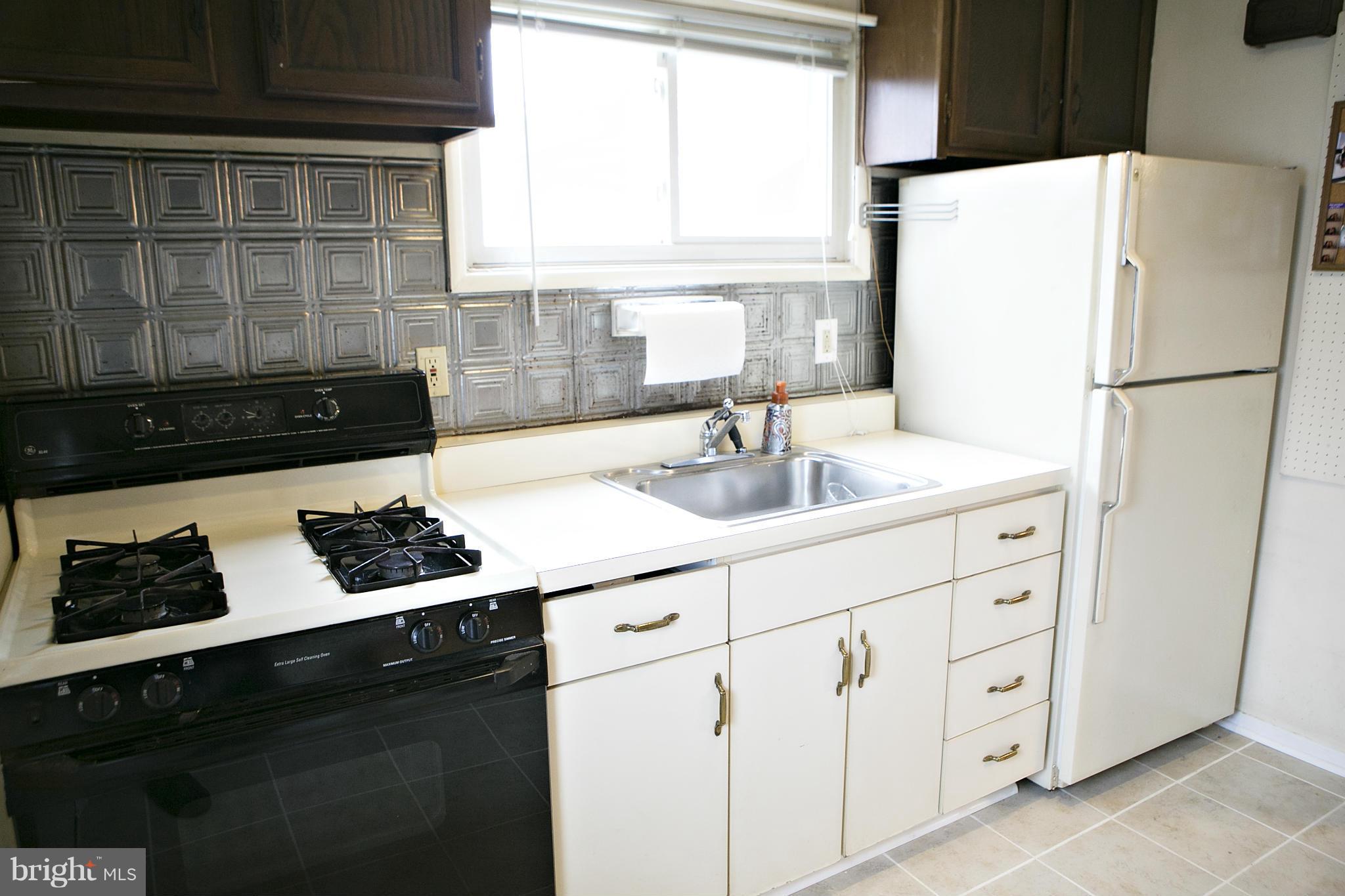 2439 Woodcroft Road Baltimore, MD 21234 - Photo 8 of 21 Kitchen