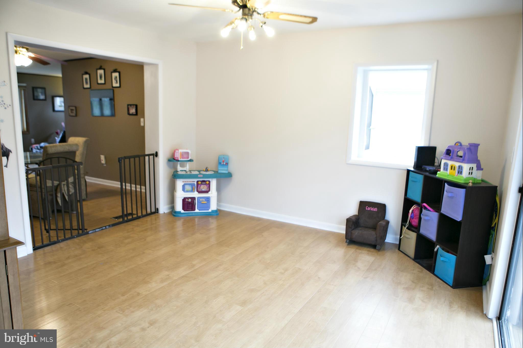 2439 Woodcroft Road Baltimore, MD 21234 - Photo 10 of 21 Family Room