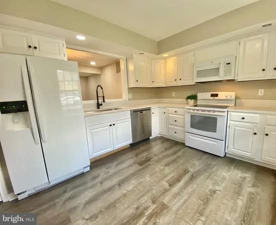 $3,100 | 10323 Hampshire Green Avenue, Fairfax, VA 22032