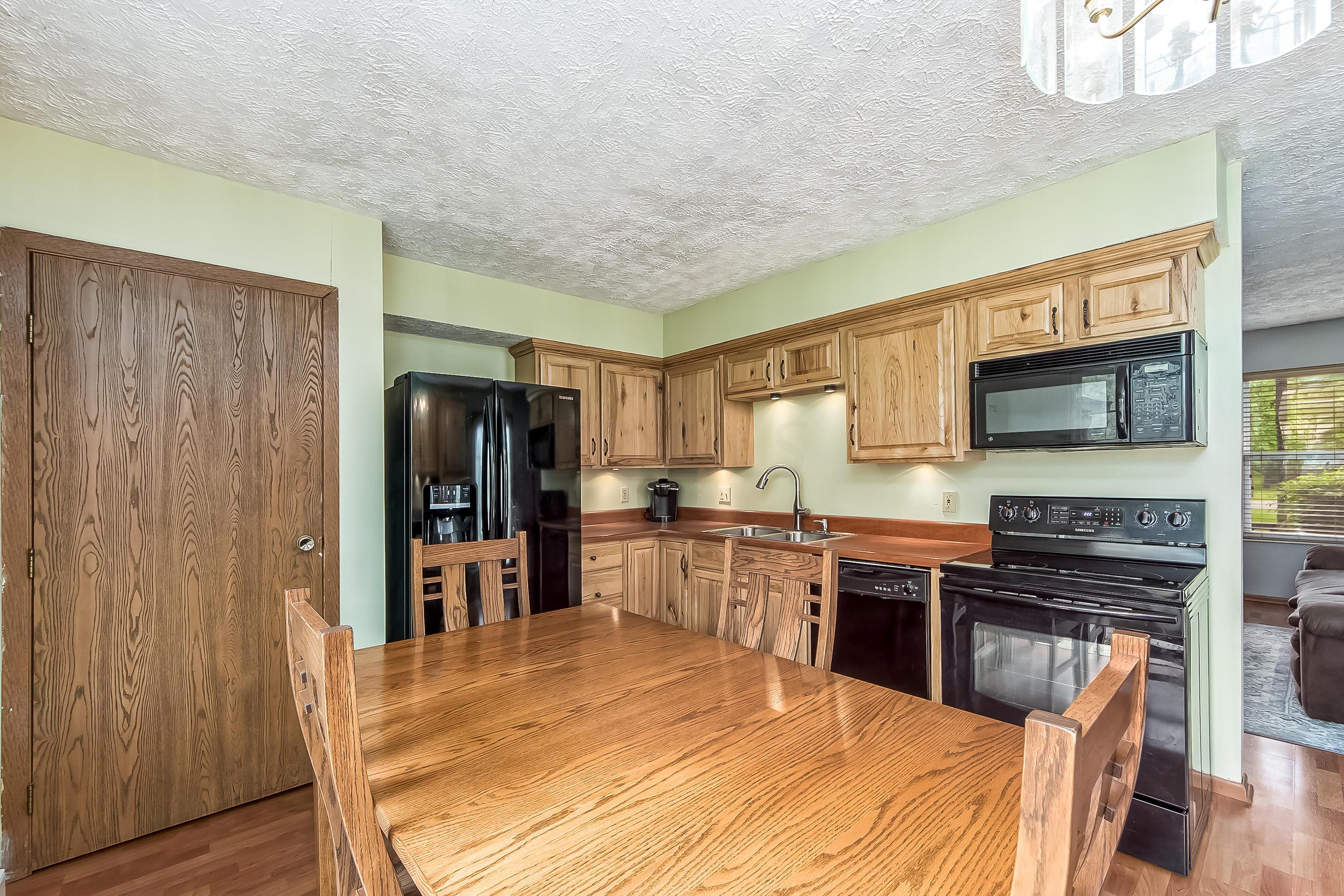 195 Cadillac Road Southwest Pataskala, OH 43062 - Photo 9 of 31