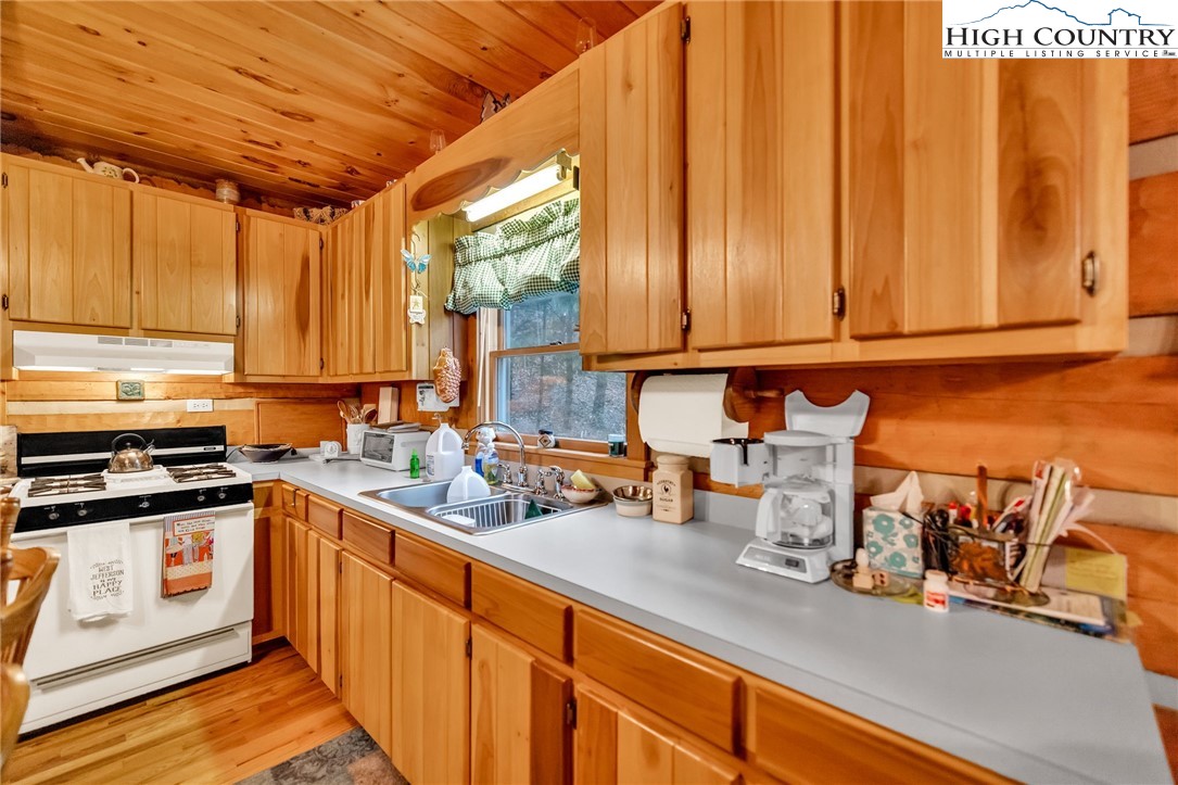 108 Chestnut Creek Road West Jefferson, NC 28694 - Photo 18 of 40