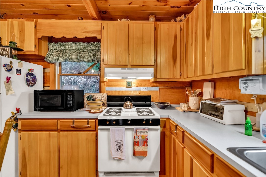 108 Chestnut Creek Road West Jefferson, NC 28694 - Photo 19 of 40