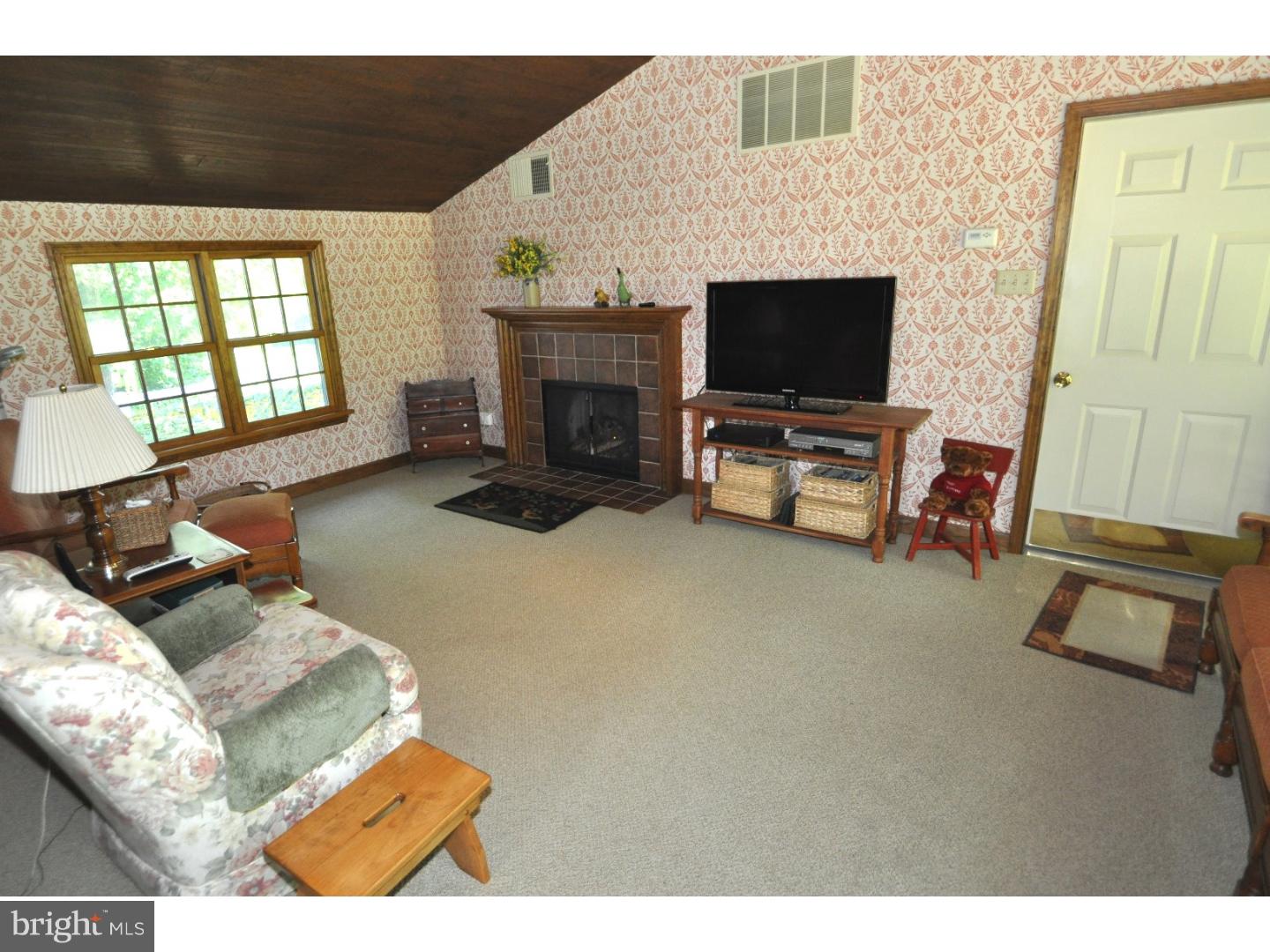 72 Lake Road Oley, PA 19547 - Photo 10 of 23 Family Room