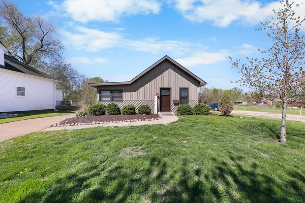 $215,000 | 910 South Vermillion Street, Streator, IL 61364