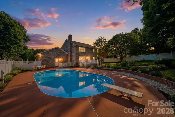 $450,000 | 1948 Twin Ponds Drive, Hickory, NC 28602