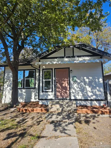 $1,995 | 1827 West Ashby Place, San Antonio, TX 78201