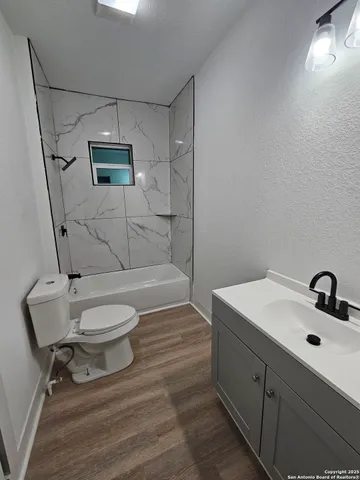 $1,995 | 1827 West Ashby Place, San Antonio, TX 78201