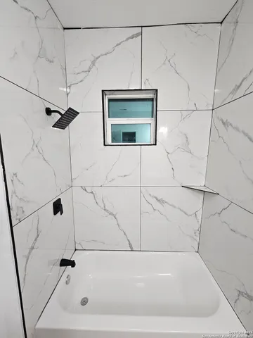 $1,995 | 1827 West Ashby Place, San Antonio, TX 78201