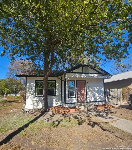 $1,995 | 1827 West Ashby Place, San Antonio, TX 78201