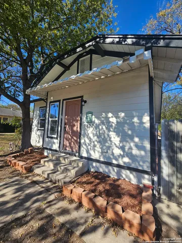 $1,995 | 1827 West Ashby Place, San Antonio, TX 78201