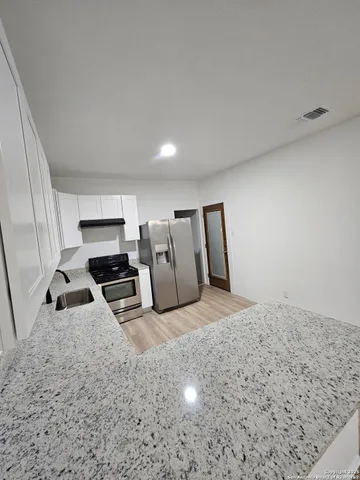 $1,995 | 1827 West Ashby Place, San Antonio, TX 78201