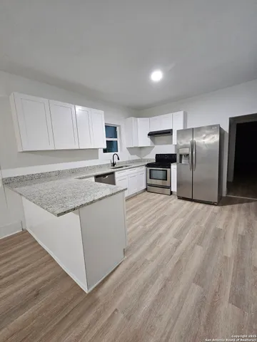 $1,995 | 1827 West Ashby Place, San Antonio, TX 78201