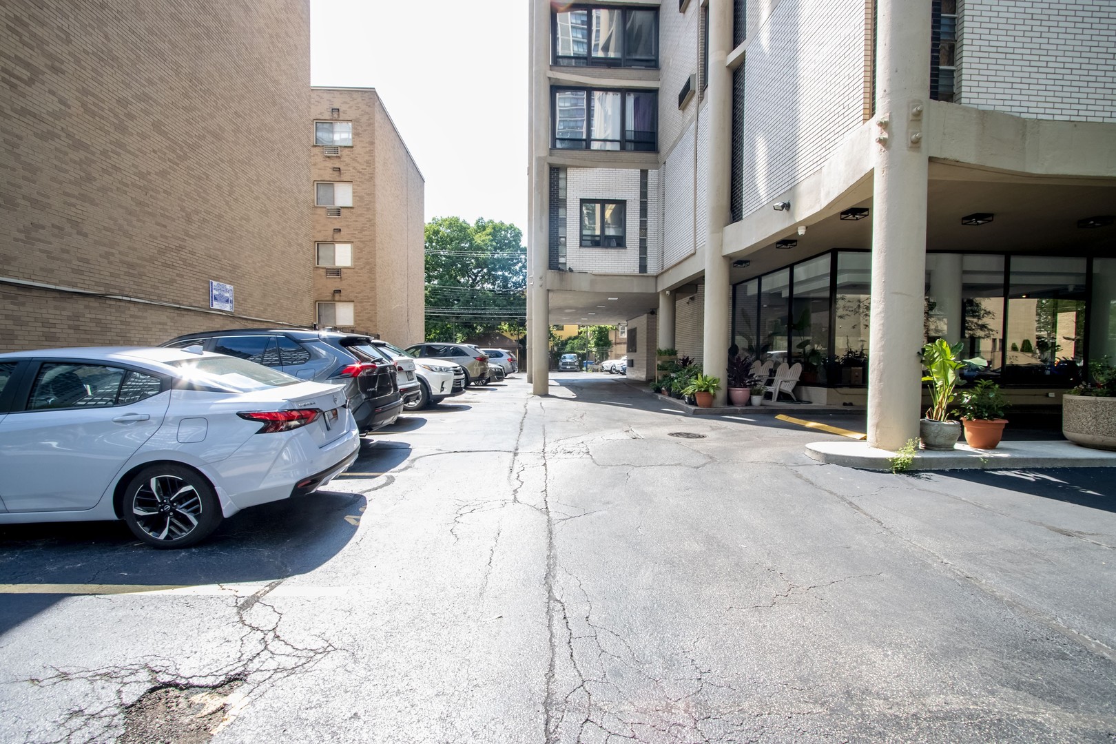 5740 North Sheridan Road, Unit 9D Chicago, IL 60660 - Photo 5 of 35 Gallery Image 5