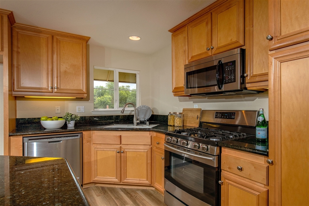 4035 Bluff View Way Carlsbad, CA 92008 - Photo 10 of 24