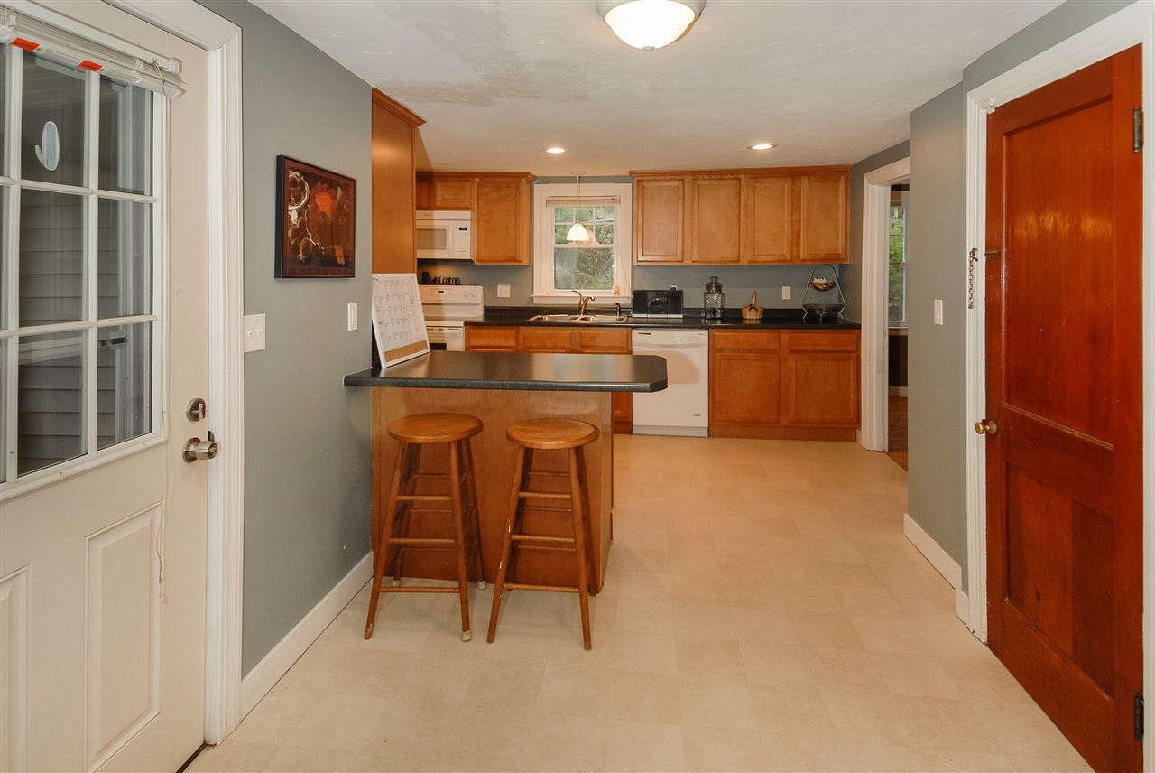 45 Autumn Street Rochester, NH 03868 - Photo 4 of 27
