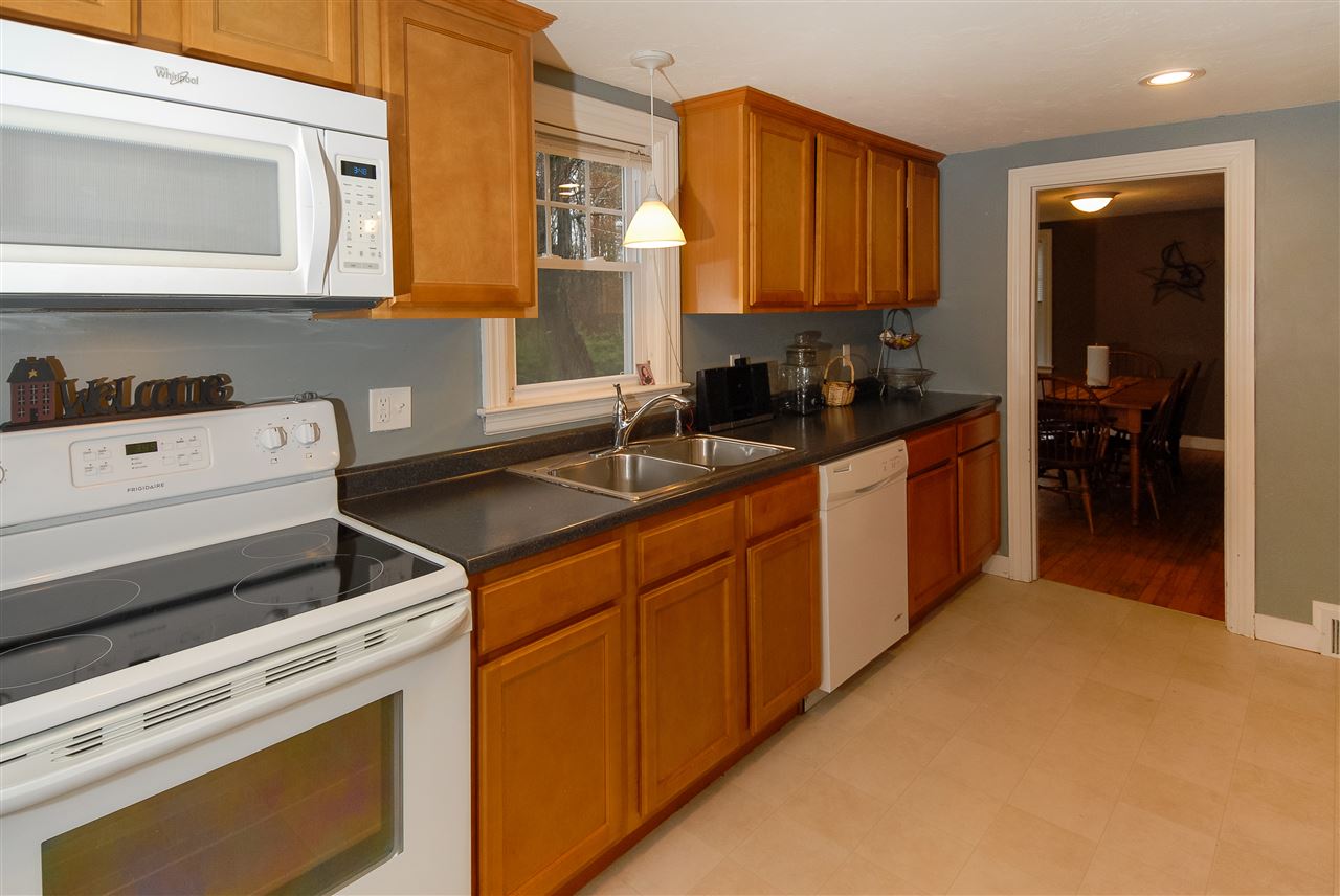 45 Autumn Street Rochester, NH 03868 - Photo 5 of 27