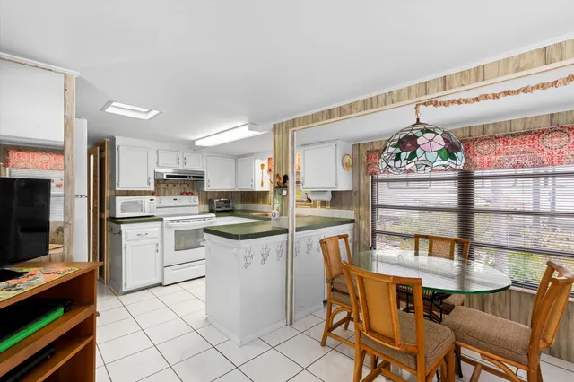 $299,000 | 701 Spanish Main Drive, Unit 21, Cudjoe, FL 33042