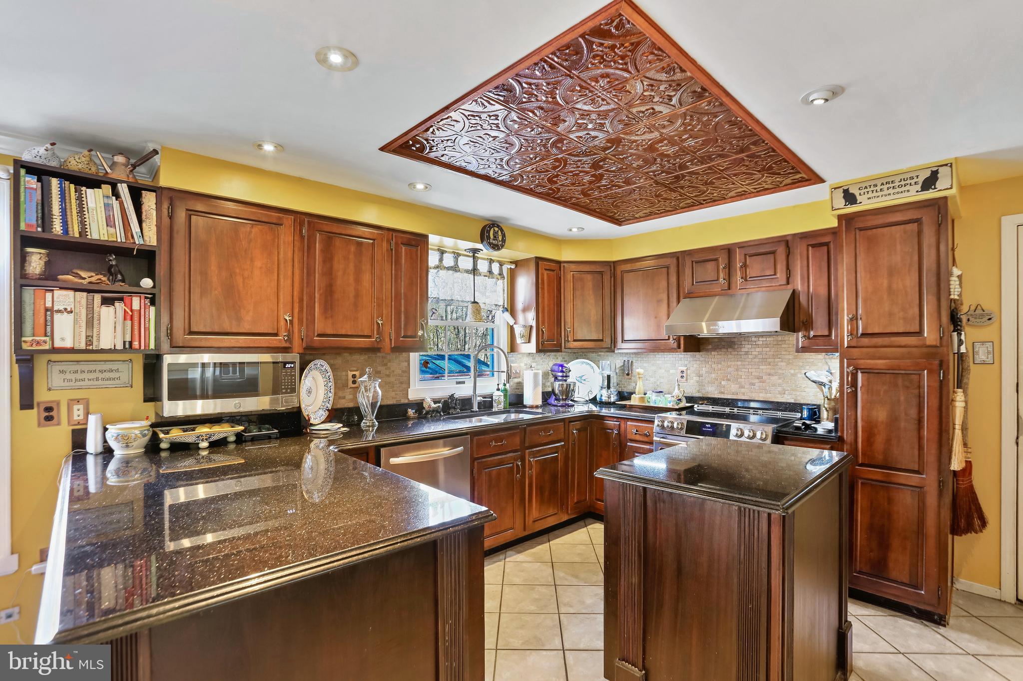 12080 Axline Road Lovettsville, VA 20180 - Photo 4 of 54 a kitchen with stainless steel appliances granite countertop a stove refrigerator sink and cabinets