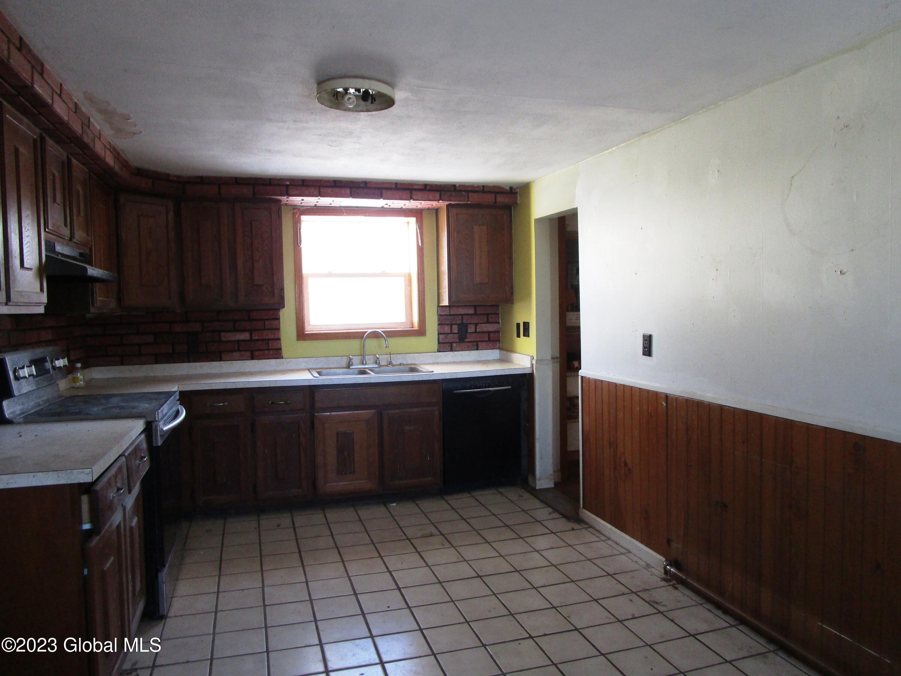 125 Hogsback Road Warren, NY 13439 - Photo 5 of 16 IMG_5859