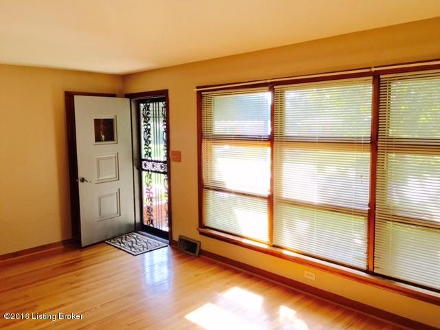 10705 Torrington Road Louisville, KY 40272 - Photo 4 of 20 d