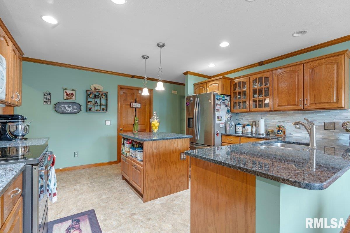1306 Oakbrook Avenue Chatham, IL 62629 - Photo 15 of 44