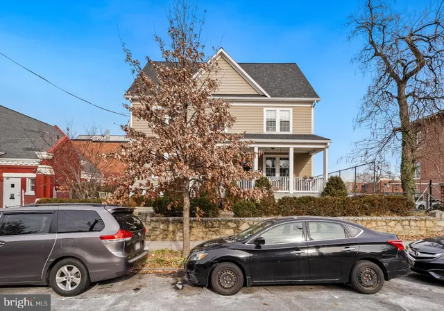 $3,200 | 837 Shepherd Street Northwest, Unit 1, Washington, DC 20011