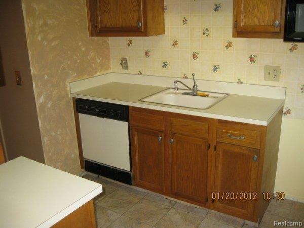 31662 Hoover Road Warren, MI 48093 - Photo 6 of 10 RES02786.JPG