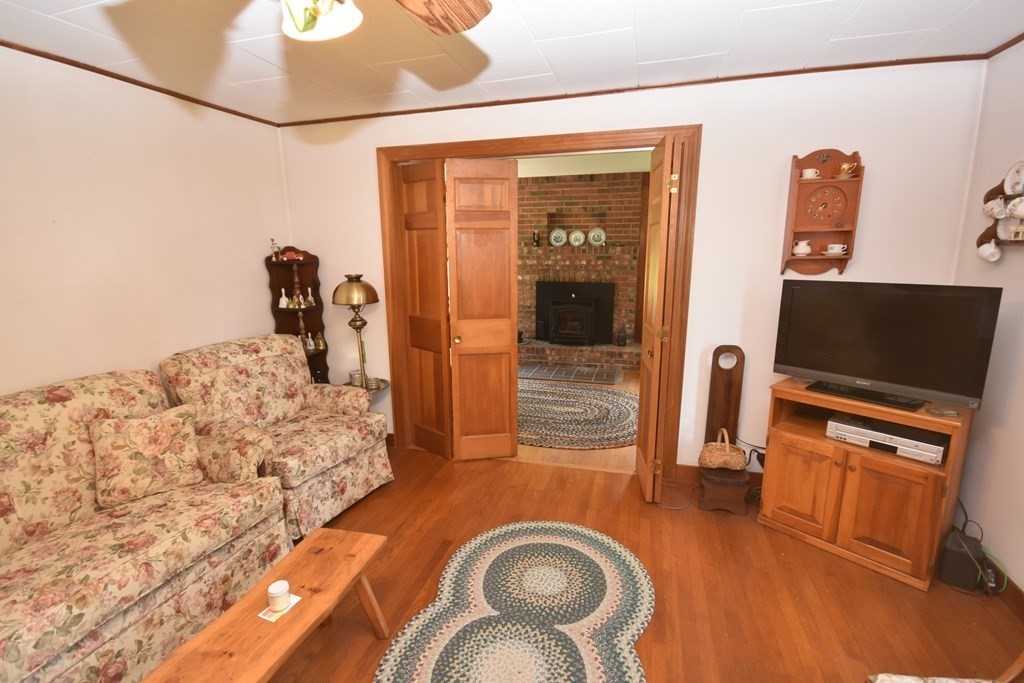 127 Amherst Road Pelham, MA 01002 - Photo 3 of 30