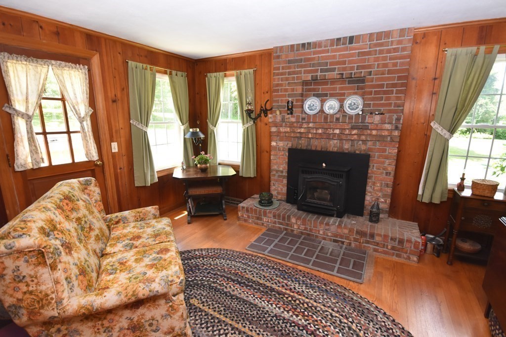 127 Amherst Road Pelham, MA 01002 - Photo 5 of 30