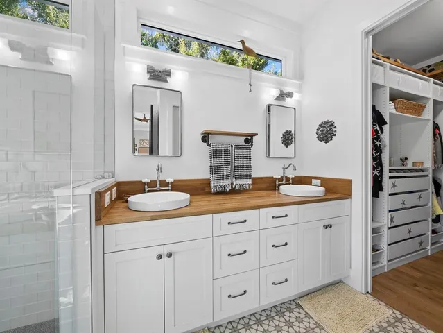 $1,649,000 | 758 St Judes Drive North, Longboat Key, FL 34228