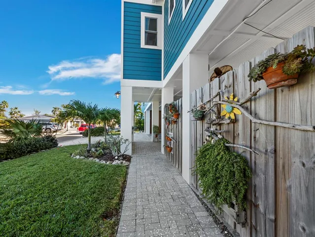 $1,649,000 | 758 St Judes Drive North, Longboat Key, FL 34228