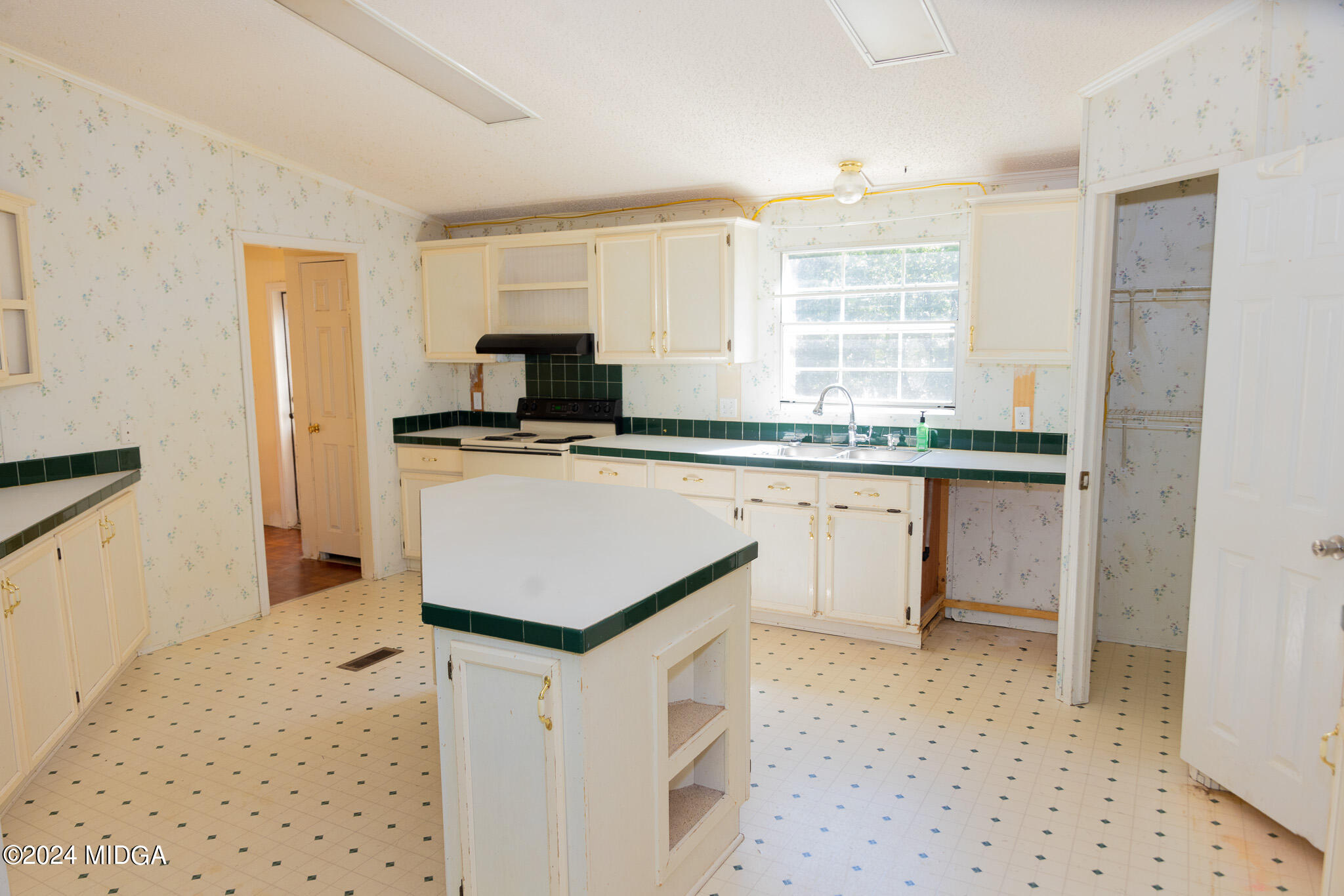 4687 Boxankle Road Jackson, GA 30233 - Photo 12 of 37 a kitchen with stainless steel appliances granite countertop a stove a sink and a refrigerator