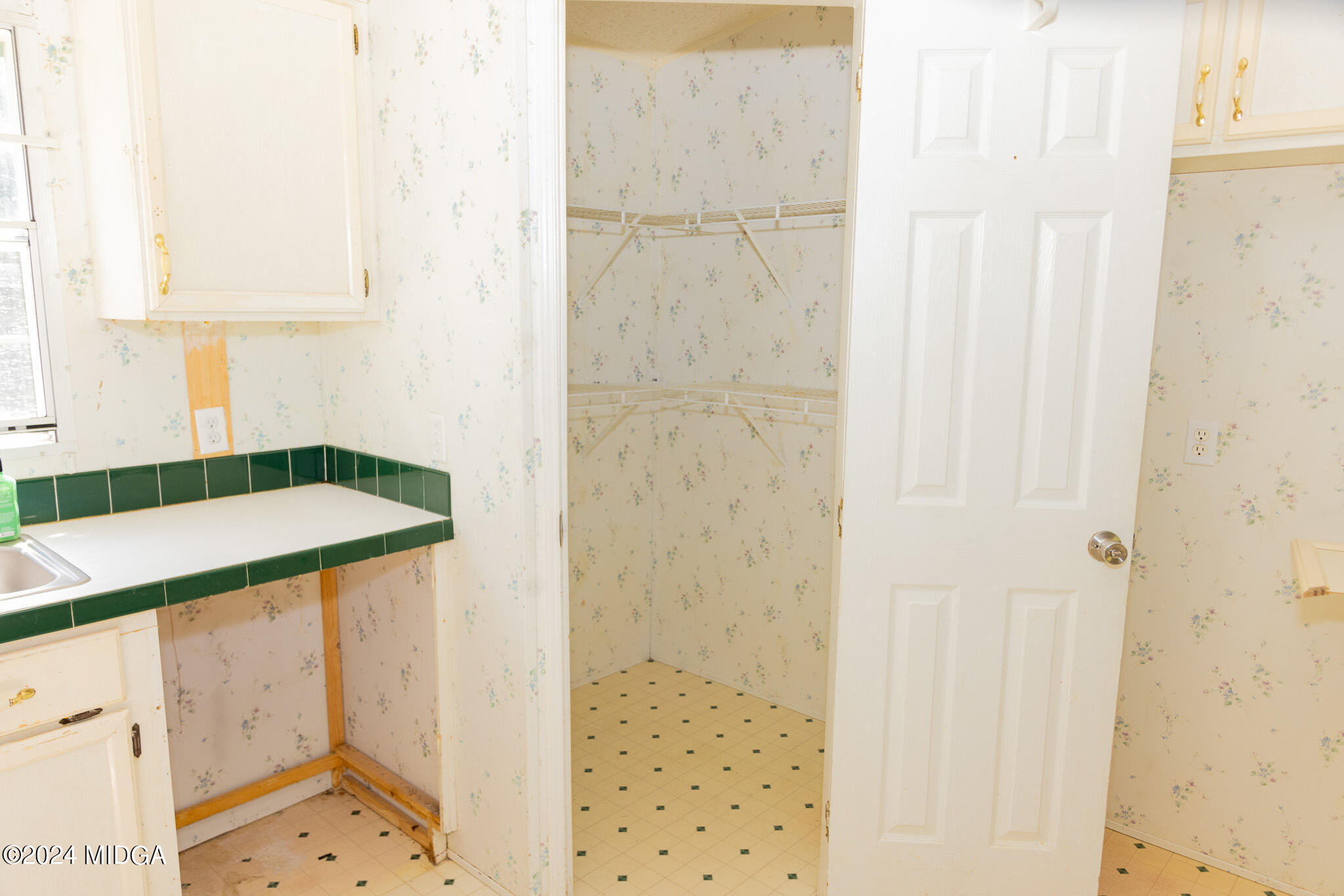 4687 Boxankle Road Jackson, GA 30233 - Photo 17 of 37 a bathroom with a shower