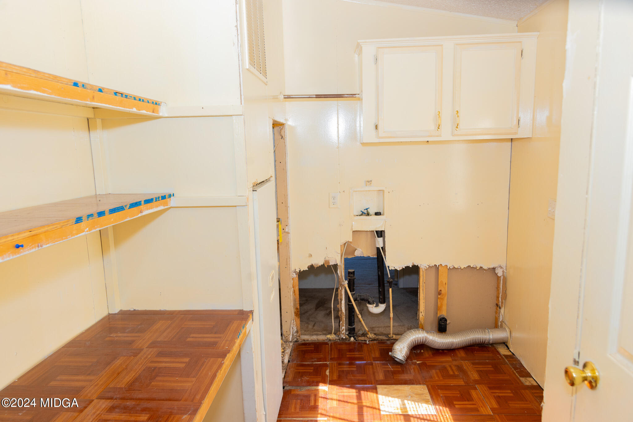 4687 Boxankle Road Jackson, GA 30233 - Photo 18 of 37 a view of a hallway with seating area