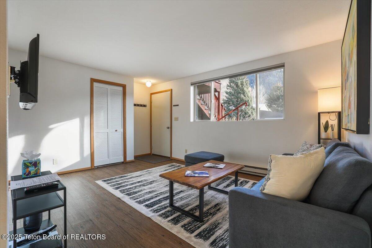 935 Smith Lane, Unit C Jackson, WY 83001 - Photo 4 of 13 Living